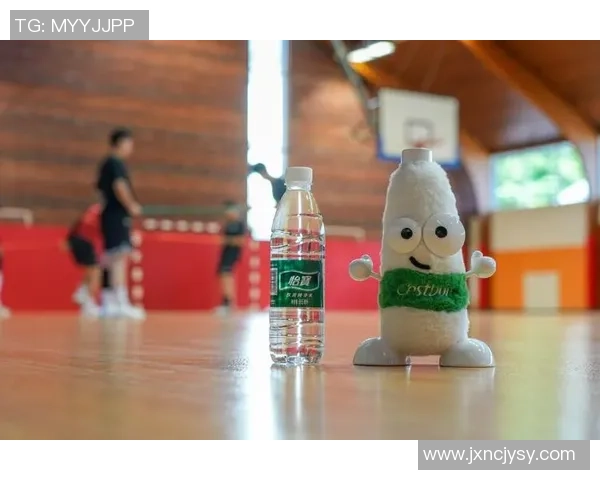 足球明星喷雾水杯助力运动爱好者畅享清凉体验与健康生活 足球明星喷雾水杯助力运动爱好者畅享清凉体验与健康生活