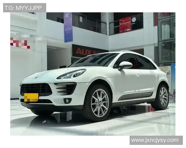 足球明星扔鞋瞬间高清照片展现运动激情与个性魅力 足球明星扔鞋瞬间高清照片展现运动激情与个性魅力