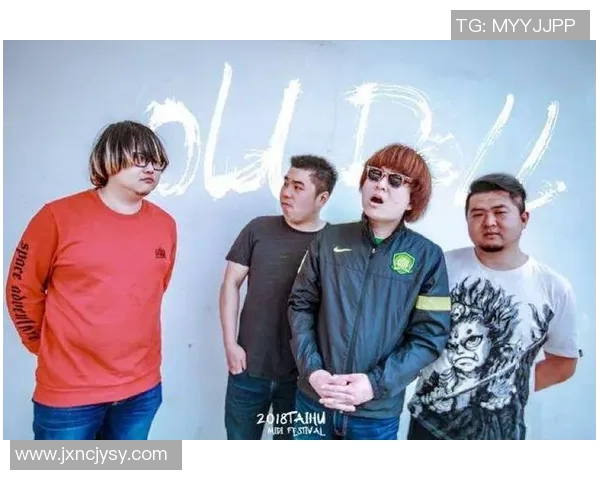 朗朗与足球明星的亲密接触揭示了运动与音乐的完美结合 朗朗与足球明星的亲密接触揭示了运动与音乐的完美结合